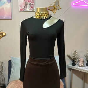 Vintage Pre-Loved Black Shirt: Asymmetrical Cutout Style size medium